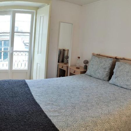Central Bedroom In Shared House In Chiado - Historic Center Of ลิสบอน ภายนอก รูปภาพ